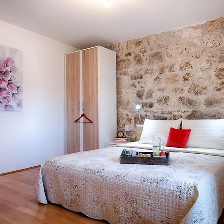 Villa Stone